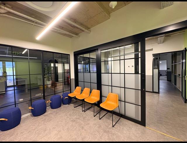 428M² OFFICE TO LET IN MAGALIESSIG